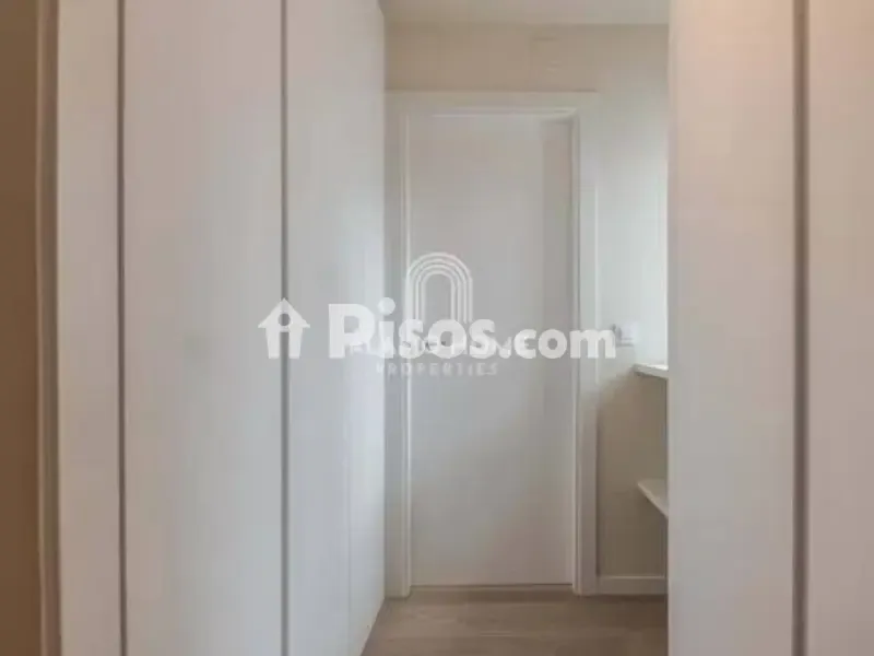 Rooms - Modern Flat with Balcony in Guindalera