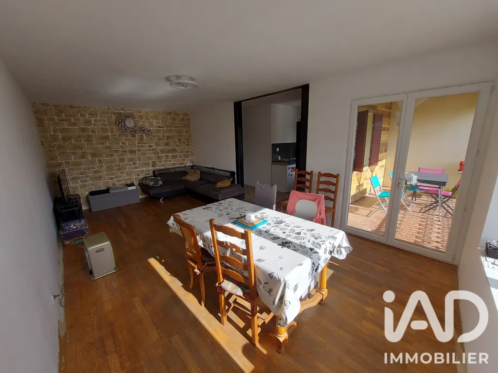Söögituba - Spacious 3-Bedroom House with Terrace in Arinthod
