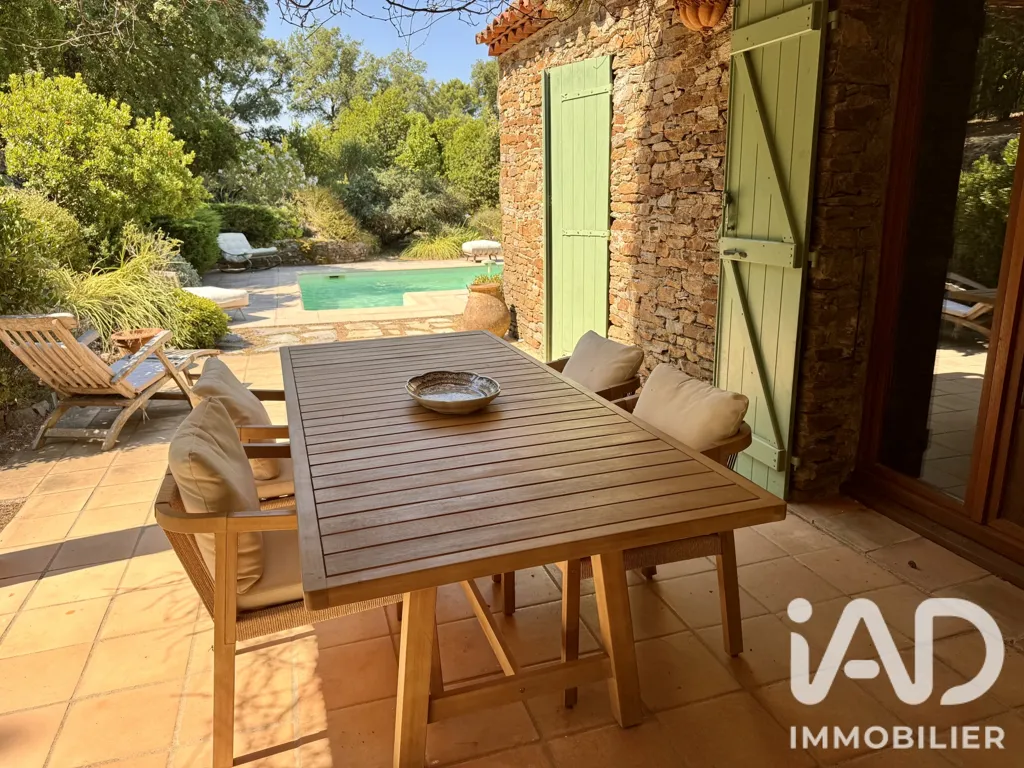 Terrasse - Maison de Campagne avec Piscine à La Garde-Freinet