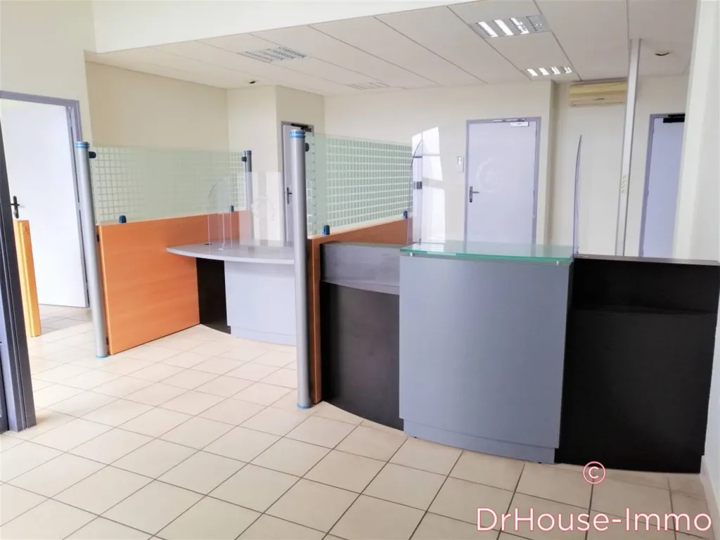 Bureau - Bâtiment avec Panneaux Photovoltaïques à Gorron