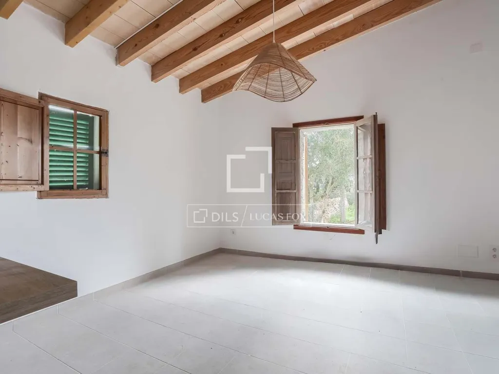 Pièces - Historic Estate with Equestrian Potential in Llucmajor