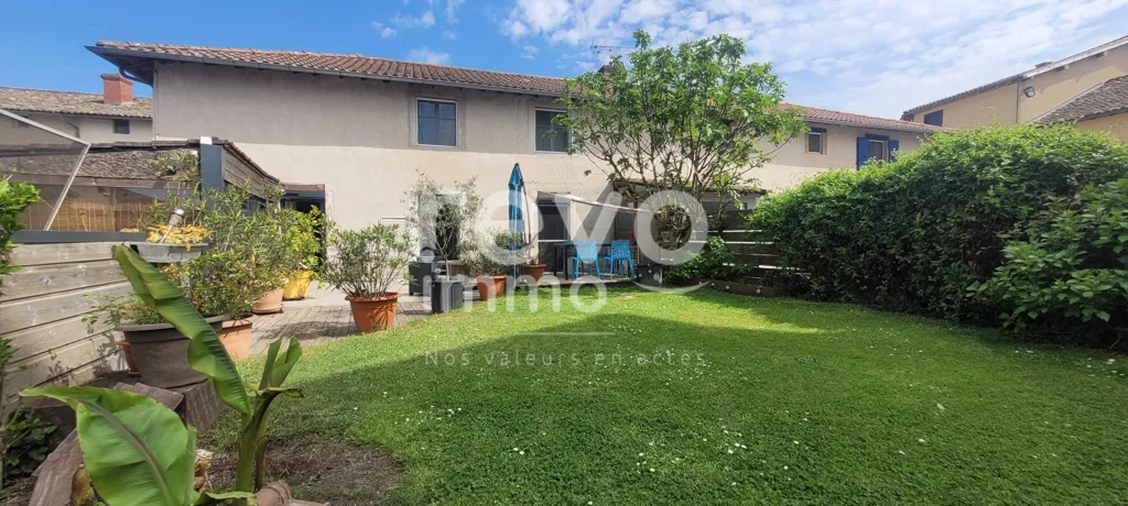Aed - Architect-designed House with Veranda in Bouligneux