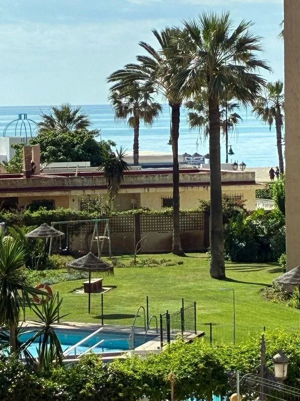 Bassein - Beachfront Apartment with Pool in Playamar
