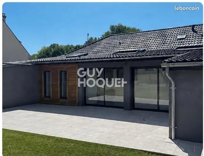 Terrace - Pebble-Finished House with Garden in Semoy
