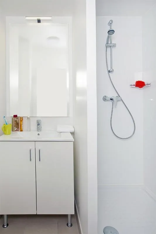 Salles de bain - Studio Meublé dans Résidence Étudiante à Massy-Palaiseau