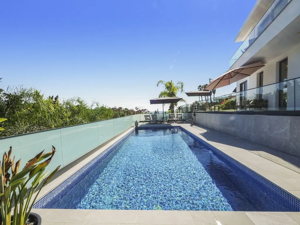 Piscine - Contemporary Villa with Pool in Lagoa