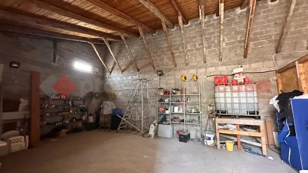 Garaaž - 4-Bedroom Apartment with Plot in Avezzano