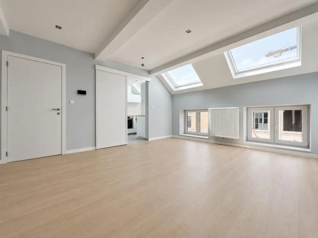 Pièces - Duplex Neuf avec Terrasse Arrière à Ixelles
