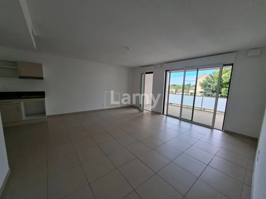 Elutuba - Contemporary Flat with Balcony in Lunel
