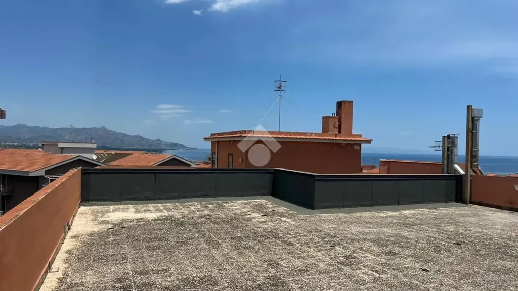 Terrass - Modernised Apartment with Balcony in Giarre