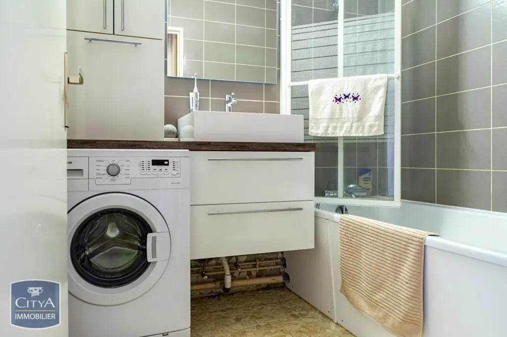 Vannitoad - 3-Bedroom Apartment with Balcony in Bischheim