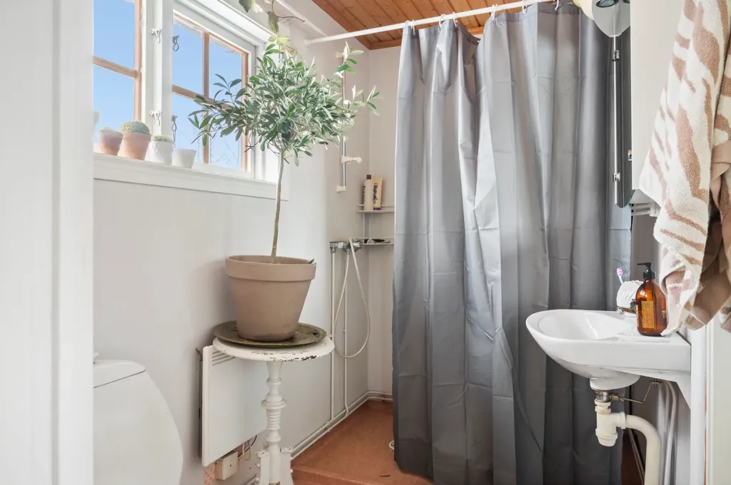 Salles de bain - Charming Cottage with Lake View in Sämsholm