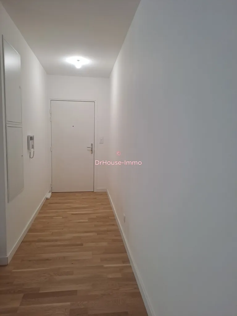 Esik - Flat with Terrace in La Riche