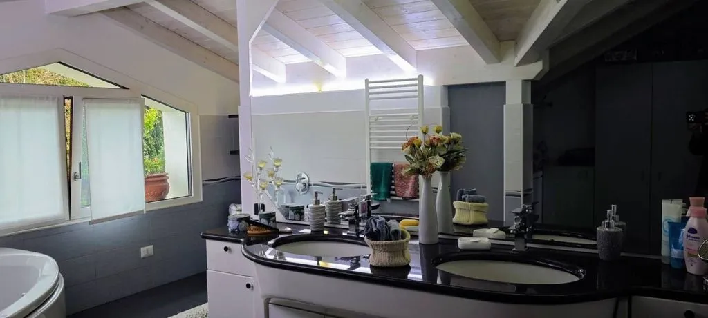 Salles de bain - Luxury Villa with Pool in Castronno