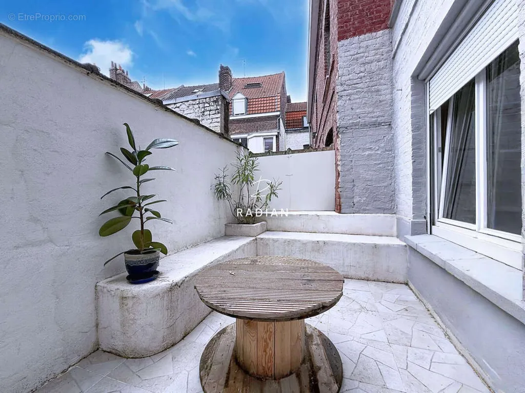 Aed - T3 with Terrace and Cellar in Lille