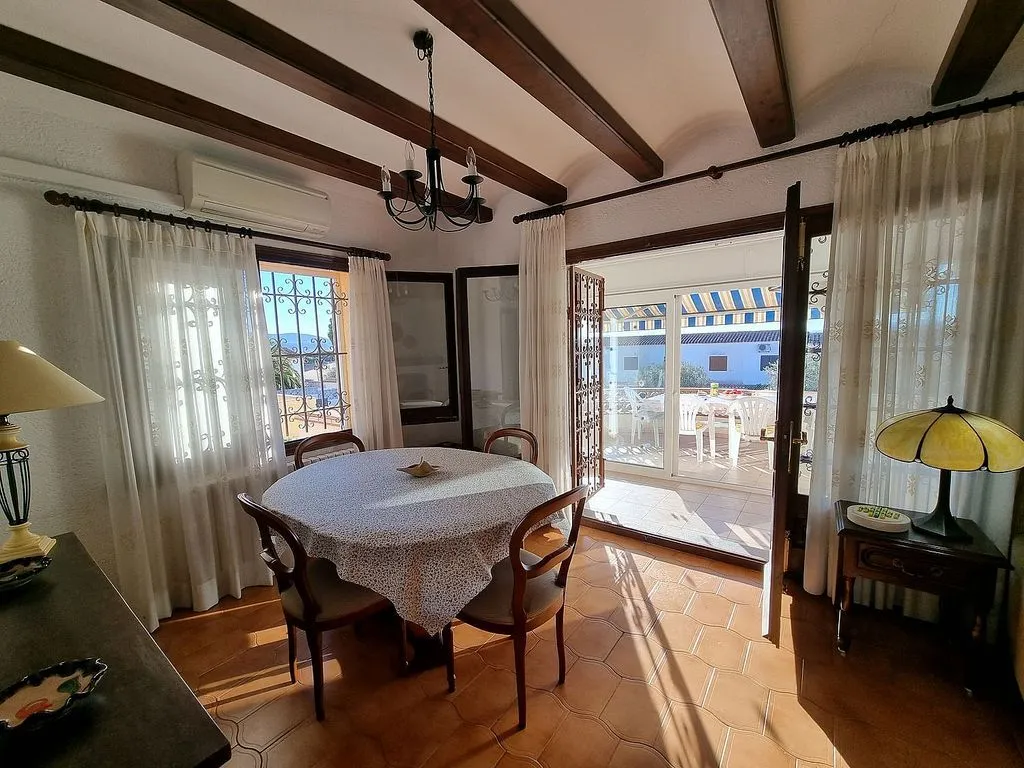 Söögituba - Chalet with Pool and Terrace in L'Escala