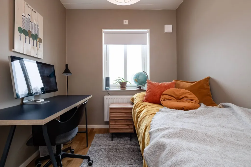 Chambres - Apartment with Balcony in Ekeby Almby, Örebro