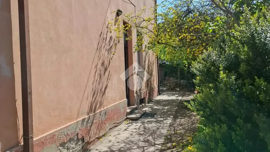 Aed - Independent House with Courtyard in Verona