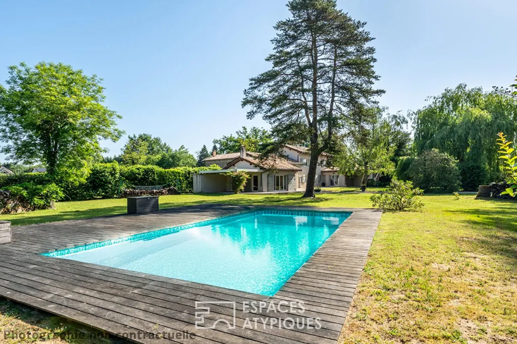 Piscina - Architecturally Refined Farmhouse in Messimy-sur-Saône