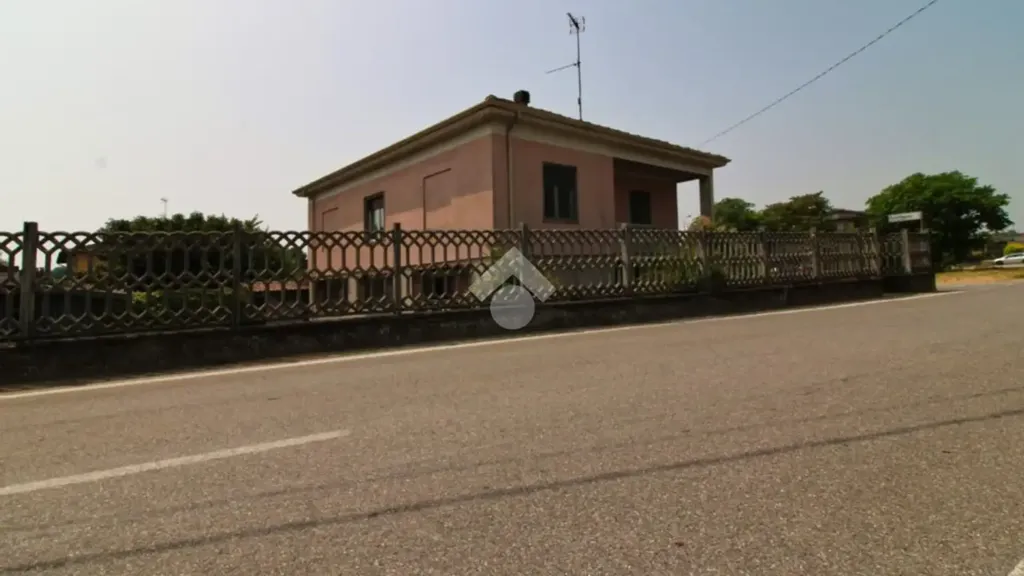 Välivaade - Villa with Two Units in Garlasco