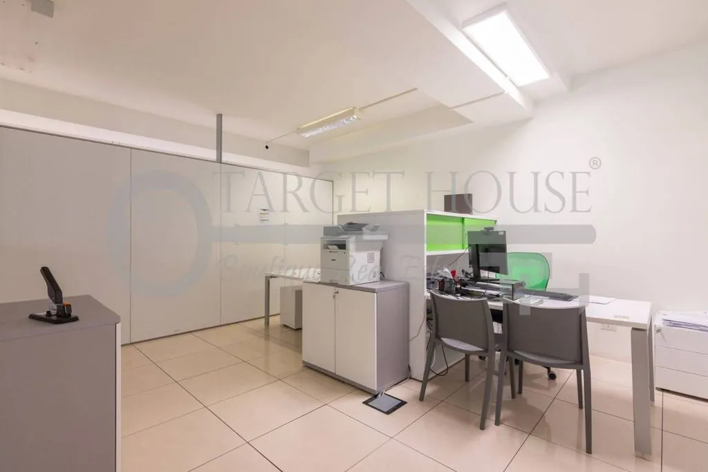 Kabinet - Office with Lake View in Como