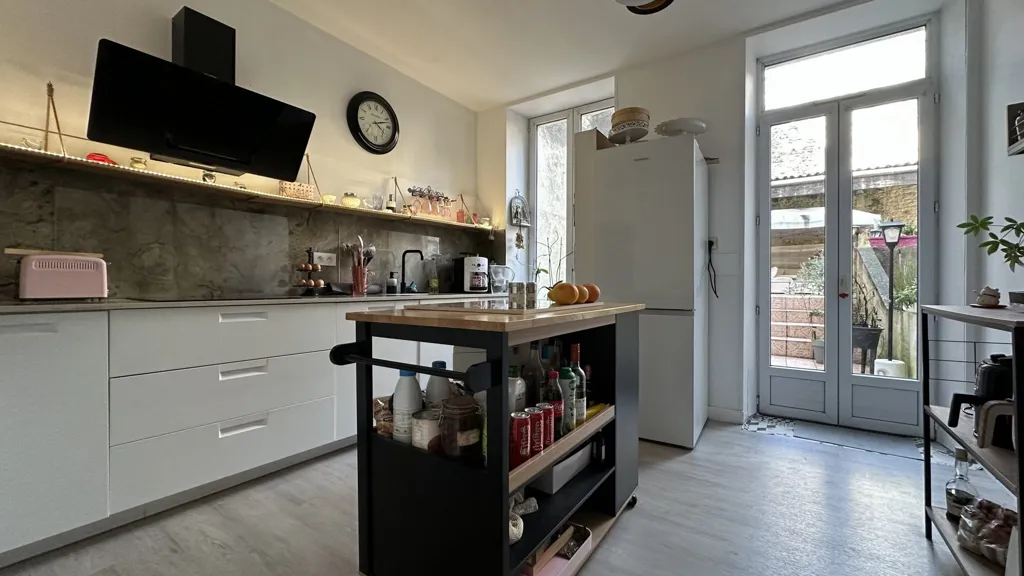 Köök - Renovated Duplex with Patio in Rochefort