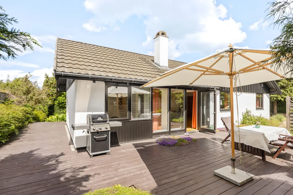 Terrass - Fenced Villa with Garden in Hillerød