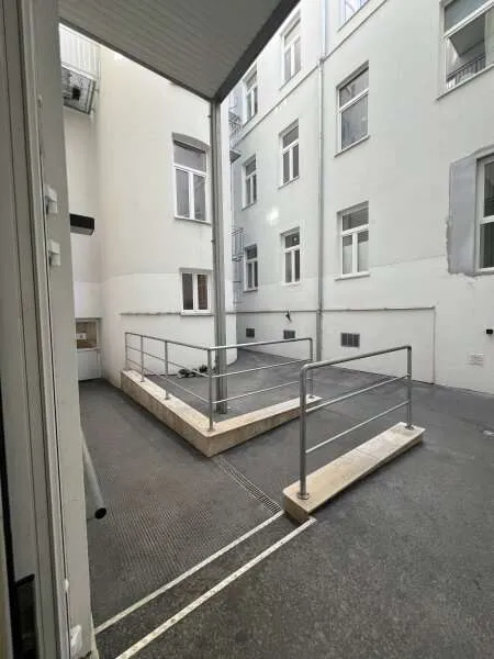 Aed - Commercial Space with Public Transport in Floridsdorf