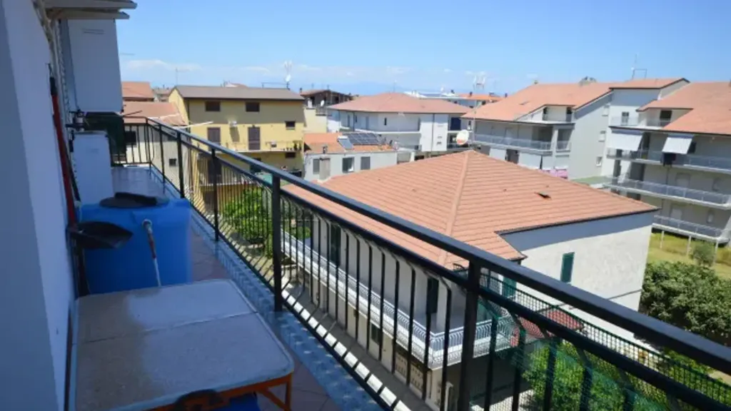 Rõdu - Four-Room Apartment with Balcony in Crosia