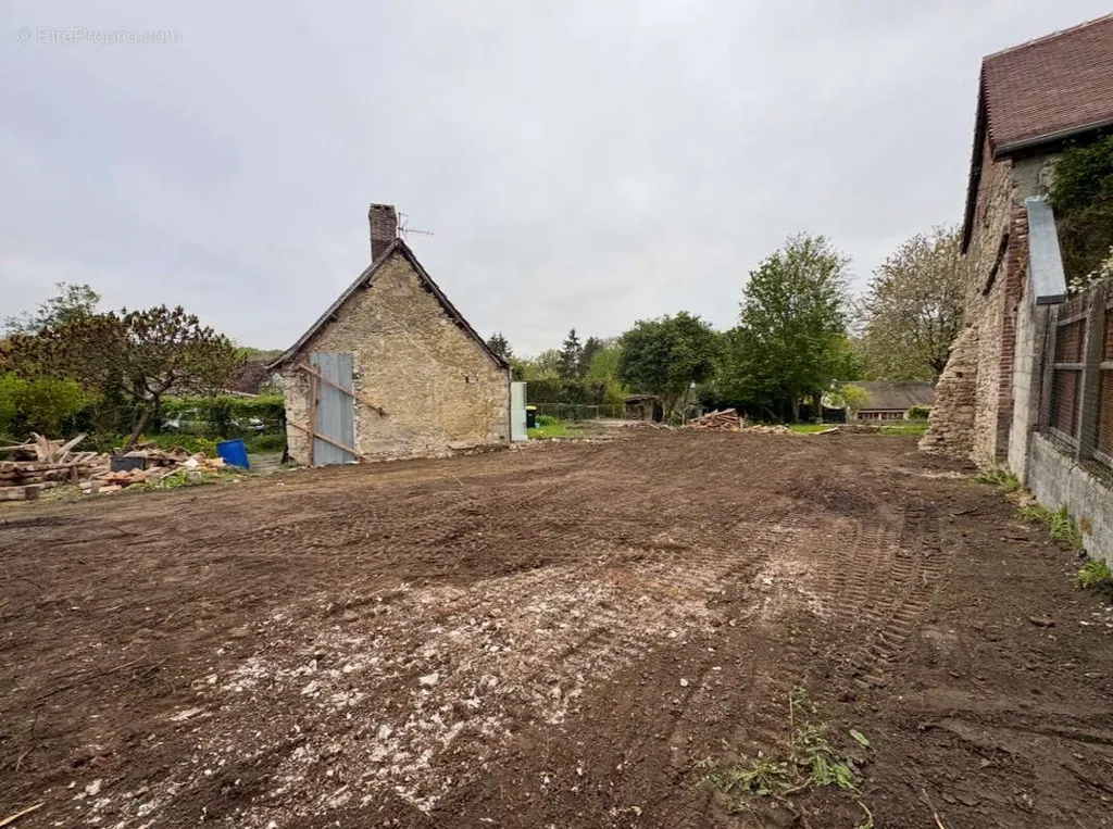 Garden - Buildable Plot with Stone Wall in Agnetz