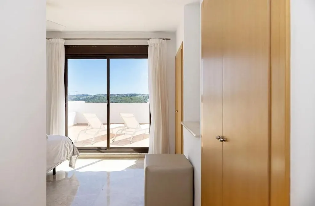 Bedrooms - Luxury Flat with Pool in Casares, Andalusia