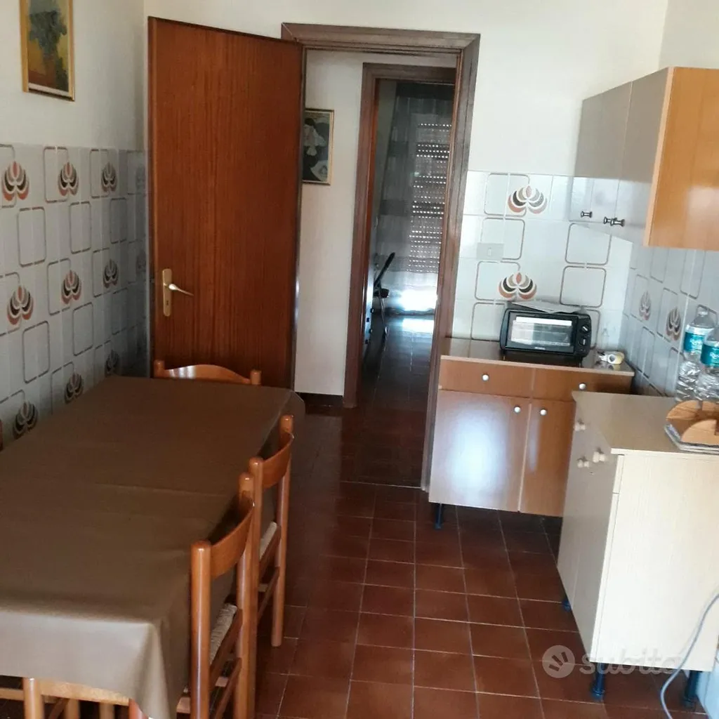 Söögituba - Student Rooms with City View in Viale delle Scienze