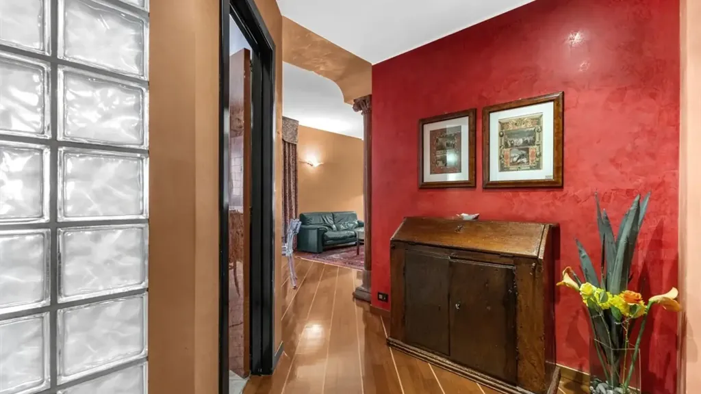 Entrée - Triplex with Garden in Milan