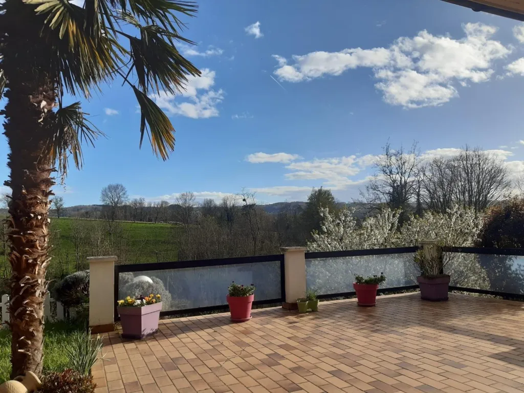 Terrasse - Maison au Calme avec Vue à Eyzin-Pinet
