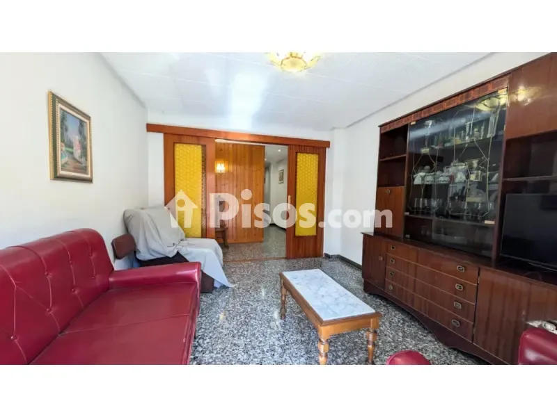 Soggiorno - Spacious East-Facing Flat with Balcony in Sector Quinto