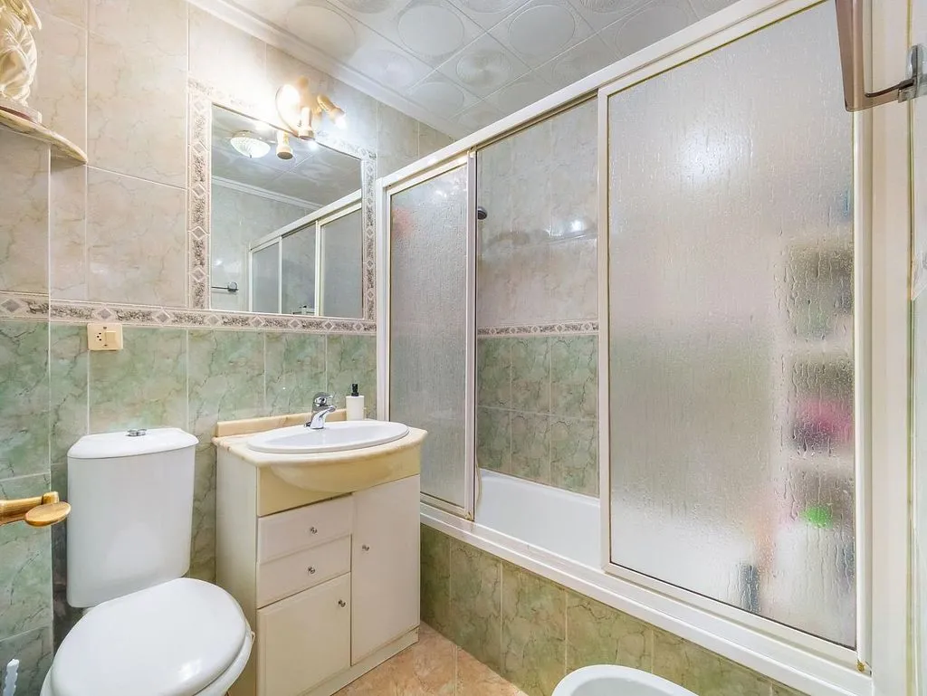 Bathrooms - Bungalow with Garden in Torrevieja