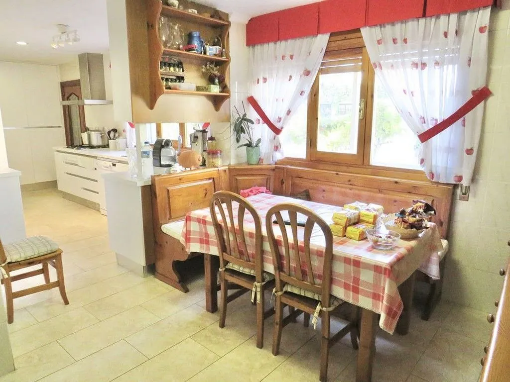 Salle à manger - Luxury House with South-Facing Views in Algete