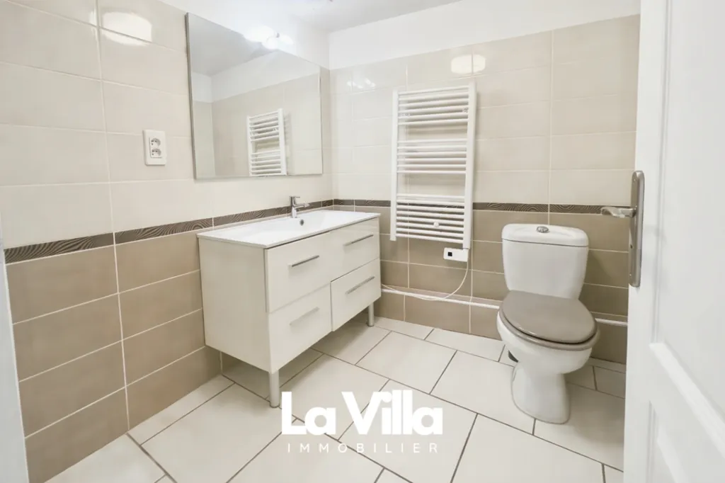 Salles de bain - Maison de Village avec Garage à Roquemaure