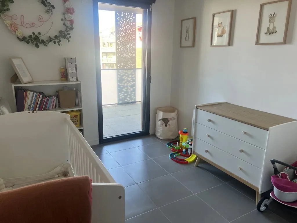 Chambres - Appartement 3 Pièces avec Loggia à Ovalie