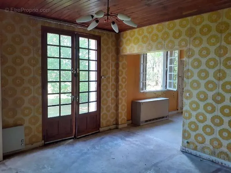 Stanze - Rustic Property with 5,000m² Land in Quiet Village