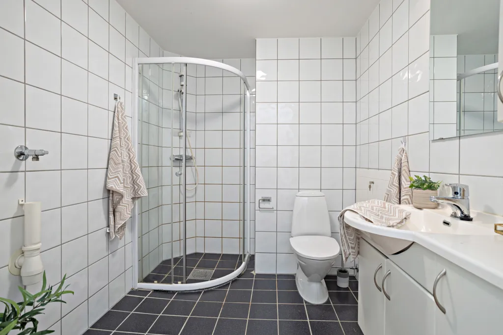 Vannitoad - 4-Bedroom Apartment with Panoramic View in Solside
