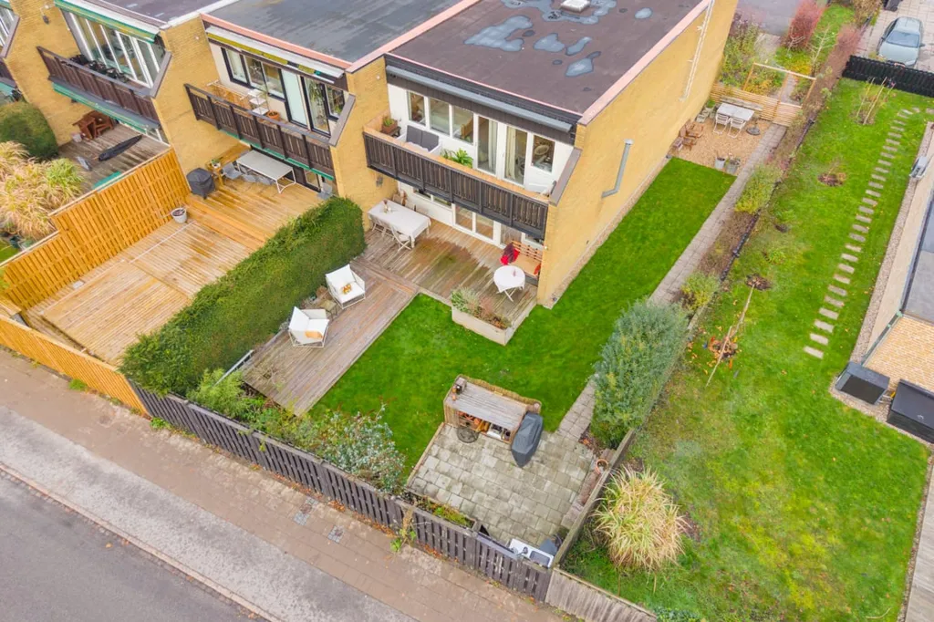 Vista aerea - Renovated 2-Storey House with Garden in Bellevue