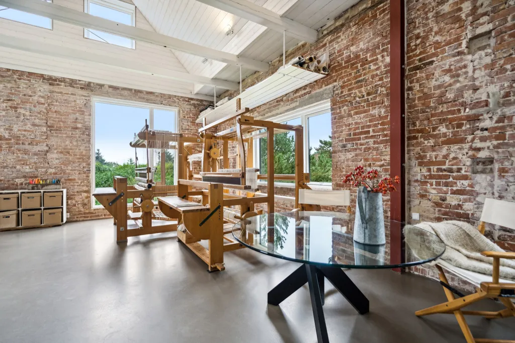 Séjour - Renovated Red Brick Villa with Water View