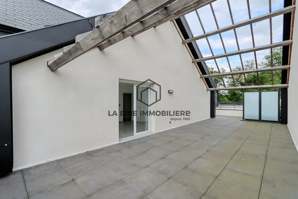 Terrace - Flat with Extensive Terraces in Emerainville