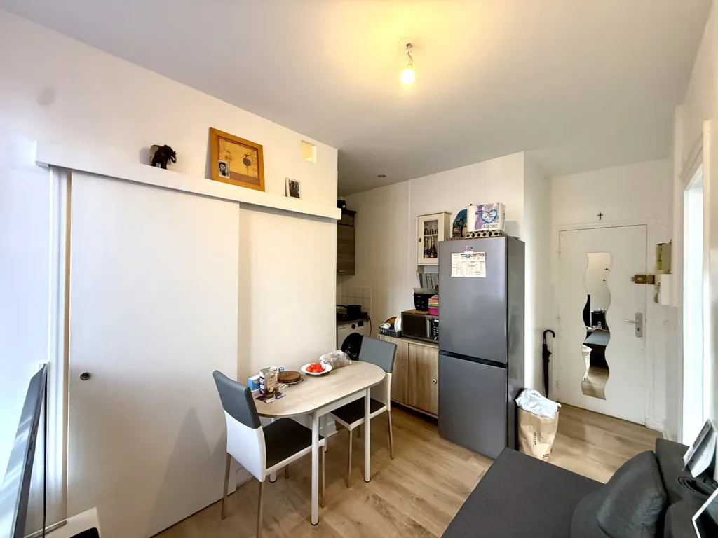 Köök - 2-Bedroom Flat with Private Cellar in Bondy