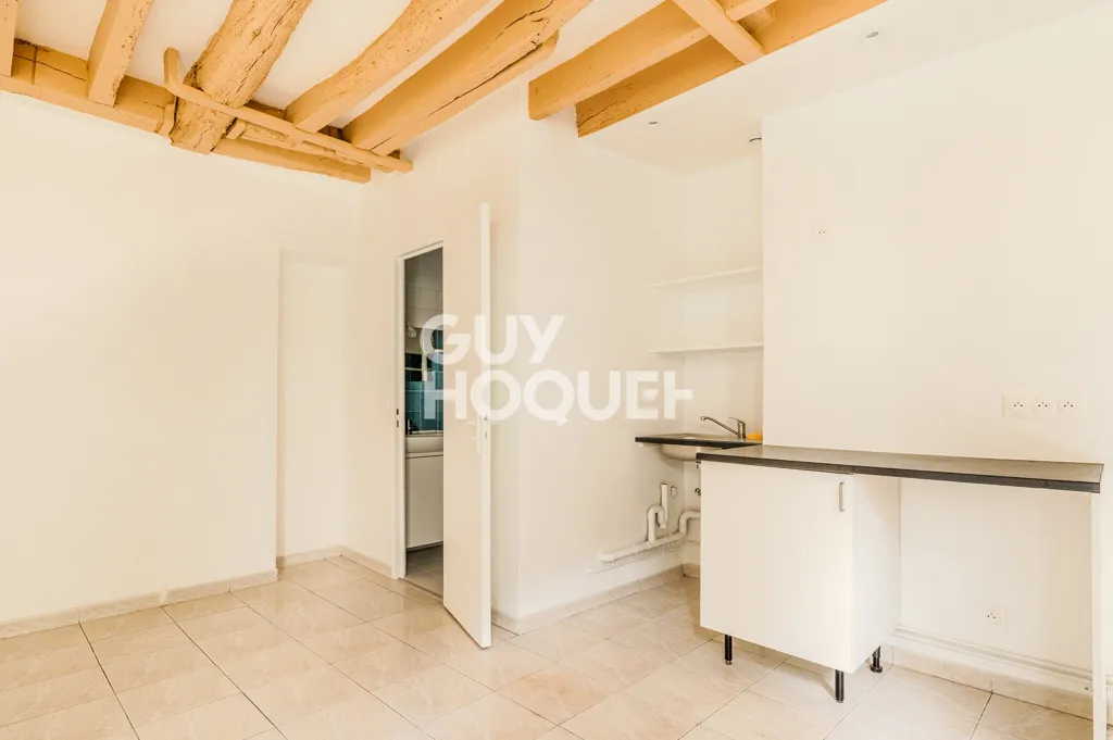 Kitchen - Studio with Courtyard in Paris 12