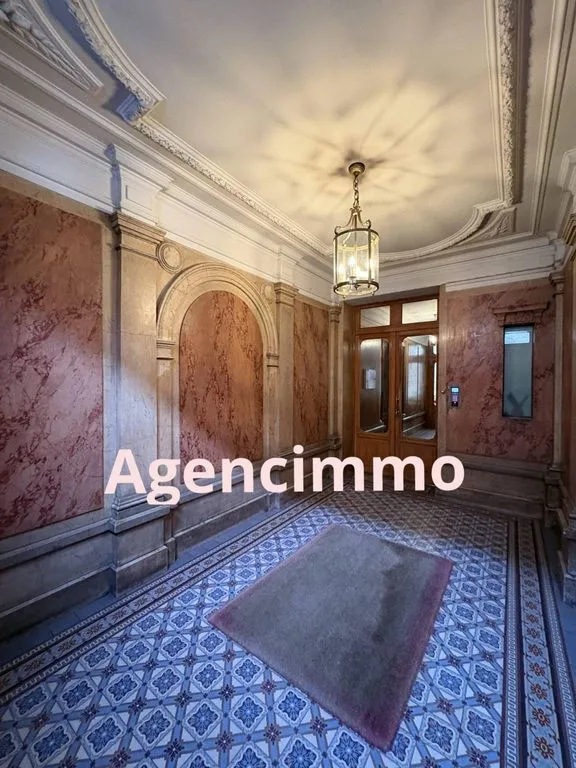 Ingresso - Haussmannian Flat in Canal Saint Martin, Paris
