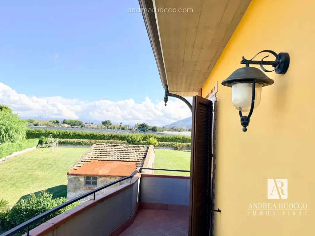 Terrasse - Semi-Detached Villa with Office in Paestum