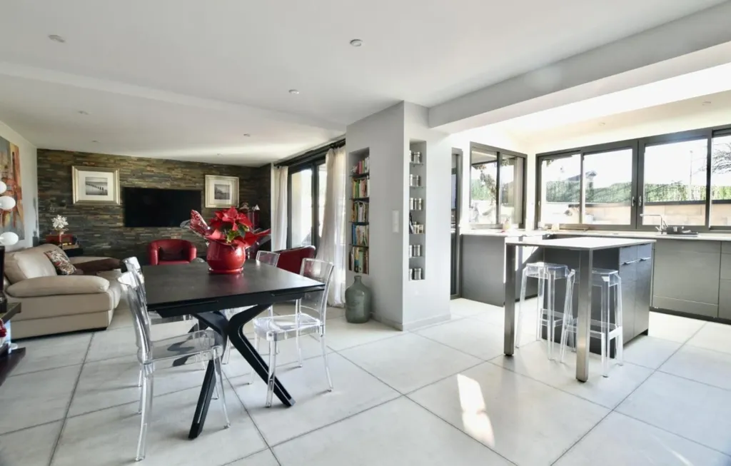 Salle à manger - Villa Rénovée avec Vue Montagne à Cessy