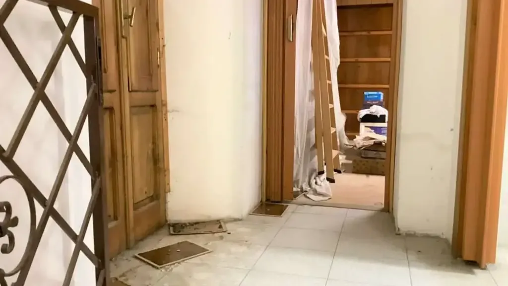 hallway_entrance